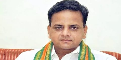 ”ஸ்டாலின் நடத்தும் பள்ளியில் ஏன் இந்தி இருக்கிறது? கனிமொழி அதனை கேட்பாரா?”- கே.டி ராகவன் !