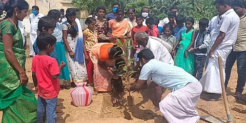 புதுக்கோட்டை : மகனின் பிறந்தநாளை வித்தியாசமாக கொண்டாடிய தம்பதி..!!