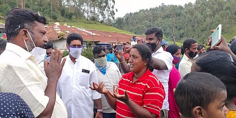 மூணாறுநிலச்சரிவில் பாதிக்கப்பட்டவர்களுக்கு வீடு,நிலம்வேண்டும்: நேரில் சந்தித்த திருமாவளவன்