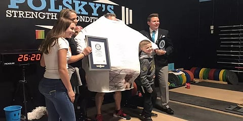 ஒரே நேரத்தில் இத்தனை டீசர்ட்டா? கின்னஸ் சாதனை படைத்த நபர்..!