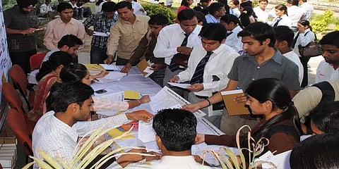 அரசு இணைய பக்கத்தில் 40 நாட்களில் 69 லட்சம் பேர் வேலைக்காக பதிவு