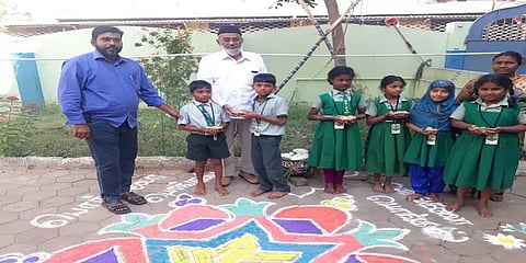 “புதிய அனுபவங்களின் கதவுகள் திறக்கின்றன”-ஈரோட்டில் ஒரு புதுமை பள்ளி ஆசிரியர்