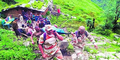 மலைப்பகுதியில் காயமடைந்த பெண் - 45 கி.மீ தோளில் சுமந்து சென்று மீட்ட ஐ.டி.பி.பி வீரர்கள்