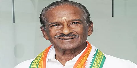 ’சோனியா, ராகுல், ப்ரியங்கா’ இந்த மூவரில் ஒருவர் தலைவராக வேண்டும் - குமரி ஆனந்தன் பேட்டி !