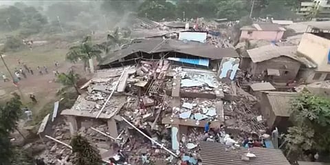 மகாராஷ்டிராவில் இடிந்து விழுந்த கட்டிடம் : 50க்கும் மேற்பட்டோர் சிக்கியிருப்பதாக அச்சம்