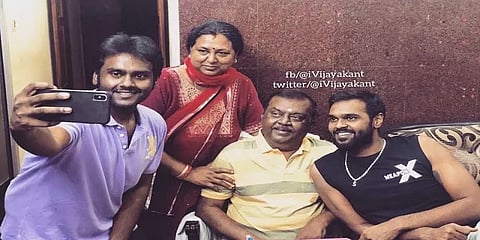 பிறந்த நாள் கொண்டாட்டம்... ட்விட்டரில் செல்பியை பதிவிட்ட விஜயகாந்த்