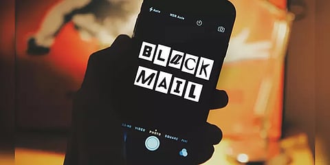 தனிப்பட்ட போட்டோவை பகிர்ந்த பெண் : பணம் கேட்டு மிரட்டும் ஆன்லைன் நண்பர்