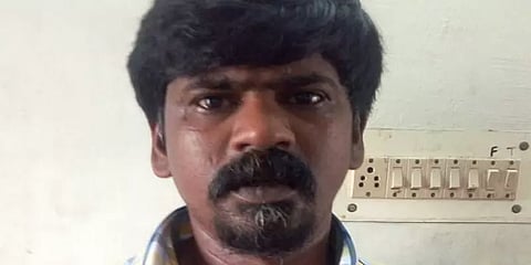 ரவுடி சங்கர் என்கவுண்ட்டர்: 4 காவலர்கள் பணியிடமாற்றம்