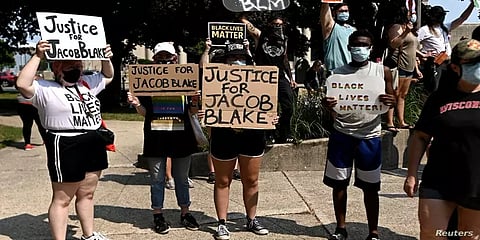 ஜேக்கப் பிளேக் நீதிக்கான போராட்டத்தில் காவலர்கள் துப்பாக்கிச்சூடு: இருவர் உயிரிழப்பு