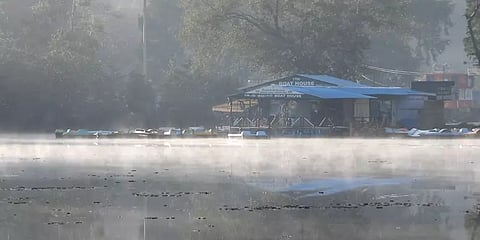 கொடைக்கானலில் முழு கொள்ளளவை எட்டிய நட்சத்திர ஏரி... கிராமங்களுக்கு வெள்ள அபாயம்