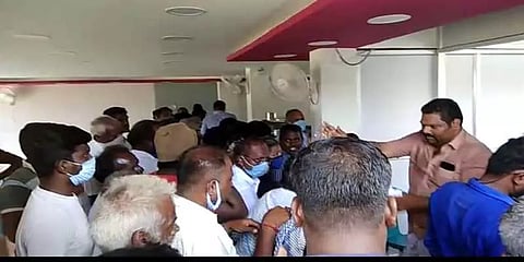 'ஒரு பிரியாணி வாங்கினால் ஒரு பிரியாணி இலவசம்' கொரோனோ அச்சத்தை பற்ற வைத்த ஹோட்டல்