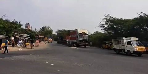 ஸ்ரீபெரும்புதூர் : சிகரெட் பண்டல்களை ஏற்றிச்சென்ற லாரி கடத்தல்