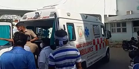 உடுமலை: இளைஞரை அரிவாளால் வெட்டிவிட்டு இளம்பெண்ணை இழுத்துச்சென்ற நபர்கள்