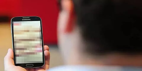 ஃபேஸ்புக் உரையாடல்.. வீடியோகால் ரெக்கார்டிங்... பண மோசடியில் ஈடுபட்ட பெண்..!