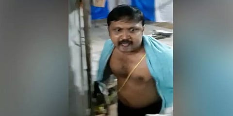 அதிக சத்தத்துடன் விநாயகர் ஊர்வலம்: வானை நோக்கி துப்பாக்கியால் சுட்ட முன்னாள் ராணுவவீரர்