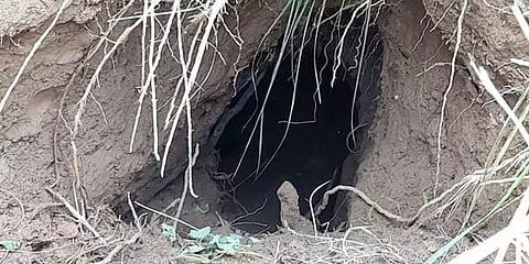 இந்திய - பாக்., எல்லையில் சுரங்கப்பாதை - மணல் மூட்டைகளில் பாகிஸ்தான் தொடர்புடைய பெயர்கள்.!