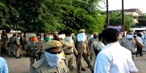 போலீஸ்விசாரணைக்கு அழைத்துச் செல்லப்பட்ட 19வயது இளைஞர் உயிரிழப்பு; உறவினர்கள் போராட்டம்..!