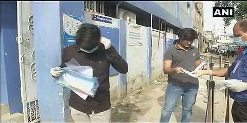 கொரோனா கட்டுப்பாடுகளுடன் ஜேஇஇ தேர்வு - மாணவர்கள் பங்கேற்பு