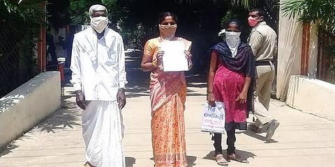 சவுதியில் கத்தி வைத்திருந்ததாக கூறி இந்தியர் கைது - இந்திய அரசு உதவ மனைவி கோரிக்கை