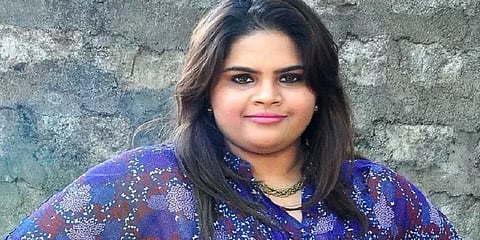 நகைச்சுவை நடிகை வித்யூலேகாவுக்கு டும் டும்.... சமூக விலகலுடன் நடந்த நிச்சயதார்த்தம்