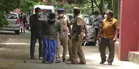 திடீரென வெடித்த குண்டுகள்... இருவர் காயம்.. திருப்போரூரில் நடந்தது என்ன?