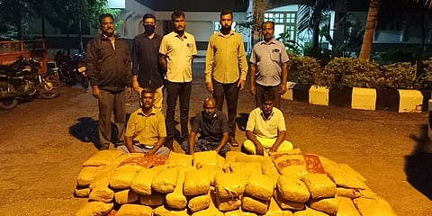 நாமக்கல்லில் லாரியில் கடத்தப்பட்ட 210 கிலோ கஞ்சா - மடக்கிப் பிடித்த போலீஸ்