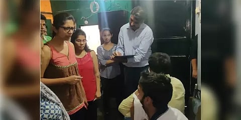 மசாஜ் சென்டரில் பாலியல் தொழில் : திடீர் சோதனை நடத்திய பெண்கள் ஆணையம்