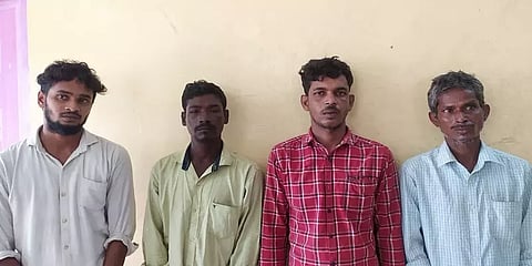 மது அருந்துவதை தட்டிக்கேட்ட கிராம நிர்வாக அலுவலக உதவியாளர் அடித்துக் கொலை