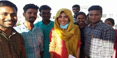 திருச்சியில் மருத்துவ படிப்பு அங்கீகார தேர்வெழுதிய நடிகை சாய்பல்லவி: சூழ்ந்த ரசிகர்கள்