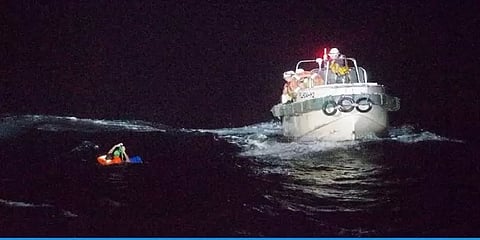 ஜப்பானில் 6 ஆயிரம் பசுக்களுடன் மூழ்கிய கப்பல் - 40 ஊழியர்களின் நிலை என்ன?