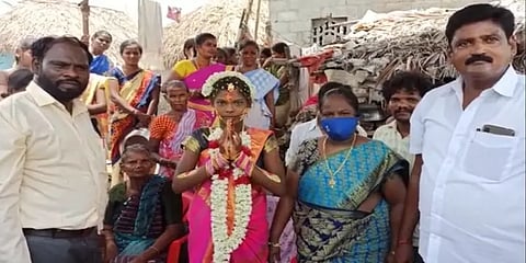 பெற்றோரை இழந்த மாணவிக்கு மஞ்சள்நீராட்டு விழா: நெகிழ வைத்த தலைமையாசிரியர்