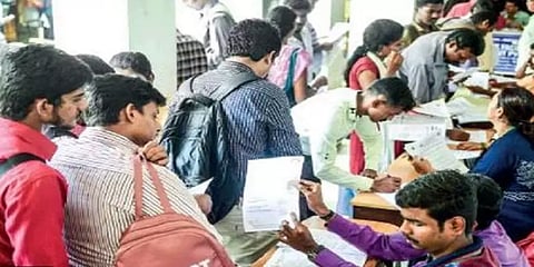 வேலைக்காக காத்திருக்கும் 64.12 லட்சம் பேர்... அரசு வேலைவாய்ப்பகத்தில் பதிவு