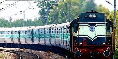 ரயில்களில் பிச்சை எடுப்பது தண்டனைக்குரிய குற்றமல்ல - விதியில் மாற்றம் வரவுள்ளதாக தகவல்.!