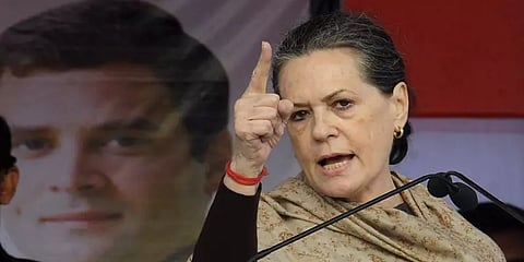 "குடும்ப நலனைவிட கட்சியின் நலனே முக்கியம்" - சோனியாவுக்கு சென்ற கடிதம் !