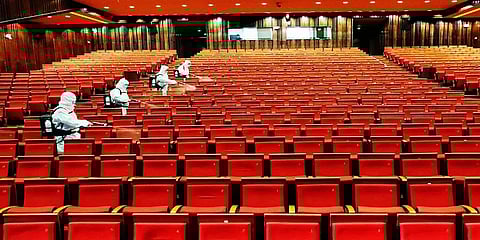 தியேட்டர்களை எப்போது திறக்கலாம்?: திரையரங்க பிரதிநிதிகளுடன் மத்திய அரசு இன்று பேச்சு