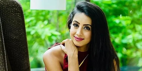 போதைப்பொருள் கடத்தல் விவகாரம் : நடிகை சஞ்சனா கல்ராணி வீட்டில் சோதனை!