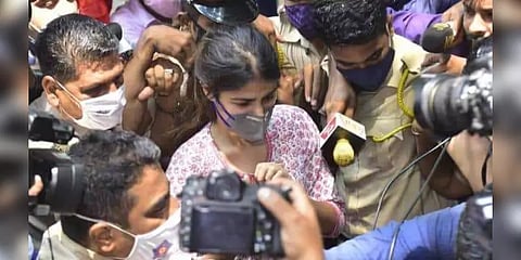 போதைப் பொருள் விவகாரம் : நீண்ட விசாரணைக்கு பின் சுஷாந்த் சிங் காதலி ரியா கைது