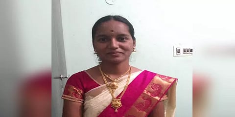 வரதட்சனை கொடுமை: கணவருடன் ஏற்பட்ட தகராறில் கைக்குழந்தையுடன் கிணற்றில் குதித்த மனைவி