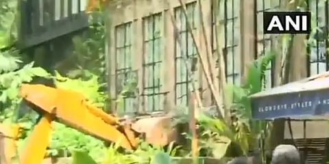 மும்பையில் கங்கனாவிற்கு சொந்தமான கட்டடம் இடிப்பு
