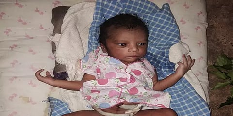 பிறந்து சிலமணி நேரமே ஆன ஆண் குழந்தையை வீசிச்சென்ற பரிதாபம்.. போலீசார் விசாரணை