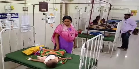 பேக்கரியில் கேக் சாப்பிட்ட குழந்தைகள் மருத்துவமனையில் அனுமதி : காரணம் என்ன ?