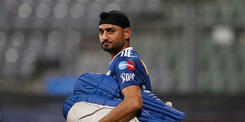 "ரூ.4 கோடியை ஏமாற்றிவிட்டார்"-சென்னை தொழிலதிபர் மீது ஹர்பஜன் சிங் புகார் !