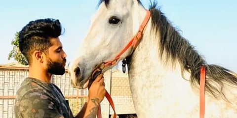 ‘தனிப்பெரும் துணையே..’ ஜடேஜாவின் குதிரைப் பாசம்!