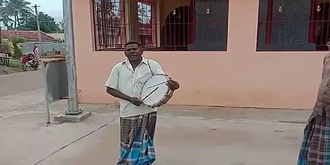 கிசான் முறைகேடு - தண்டோரா போட்டு பணத்தை திரும்ப கேட்கும் மாவட்ட ஆட்சியர்