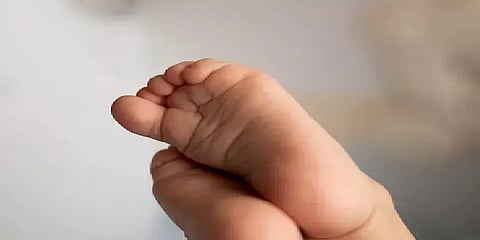 தூய்மை பணியாளர் மேற்பார்வையில் பிரசவம்: இறந்துபோன குழந்தை.!