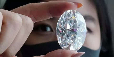 ஏலத்திற்கு விடப்படும் கோழி முட்டை அளவுள்ள வைரக்கல்; ரூ.220 கோடி எதிர்பார்ப்பு.!