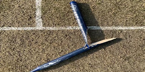 பயிற்சியில் ஸ்டெம்புகளை இரண்டு துண்டுகளாக உடைத்தெறிந்த மும்பை பவுலர்