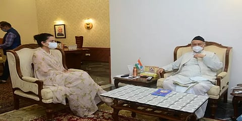 மகாராஷ்ட்டிரா ஆளுநரைச் சந்தித்த நடிகை கங்கனா ரனாவத் !