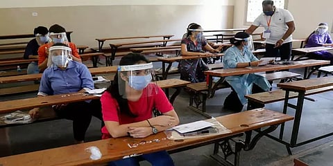 முடிந்தது நீட் தேர்வு: அனுபவங்களை பகிர்ந்துகொண்ட மாணவர்கள்.!