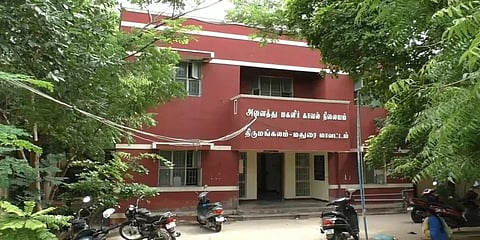 சிறுமிகளின் ஆபாச படங்களை சமூக வலைதளங்களில் பரப்பிய மதுரை வாலிபர் கைது